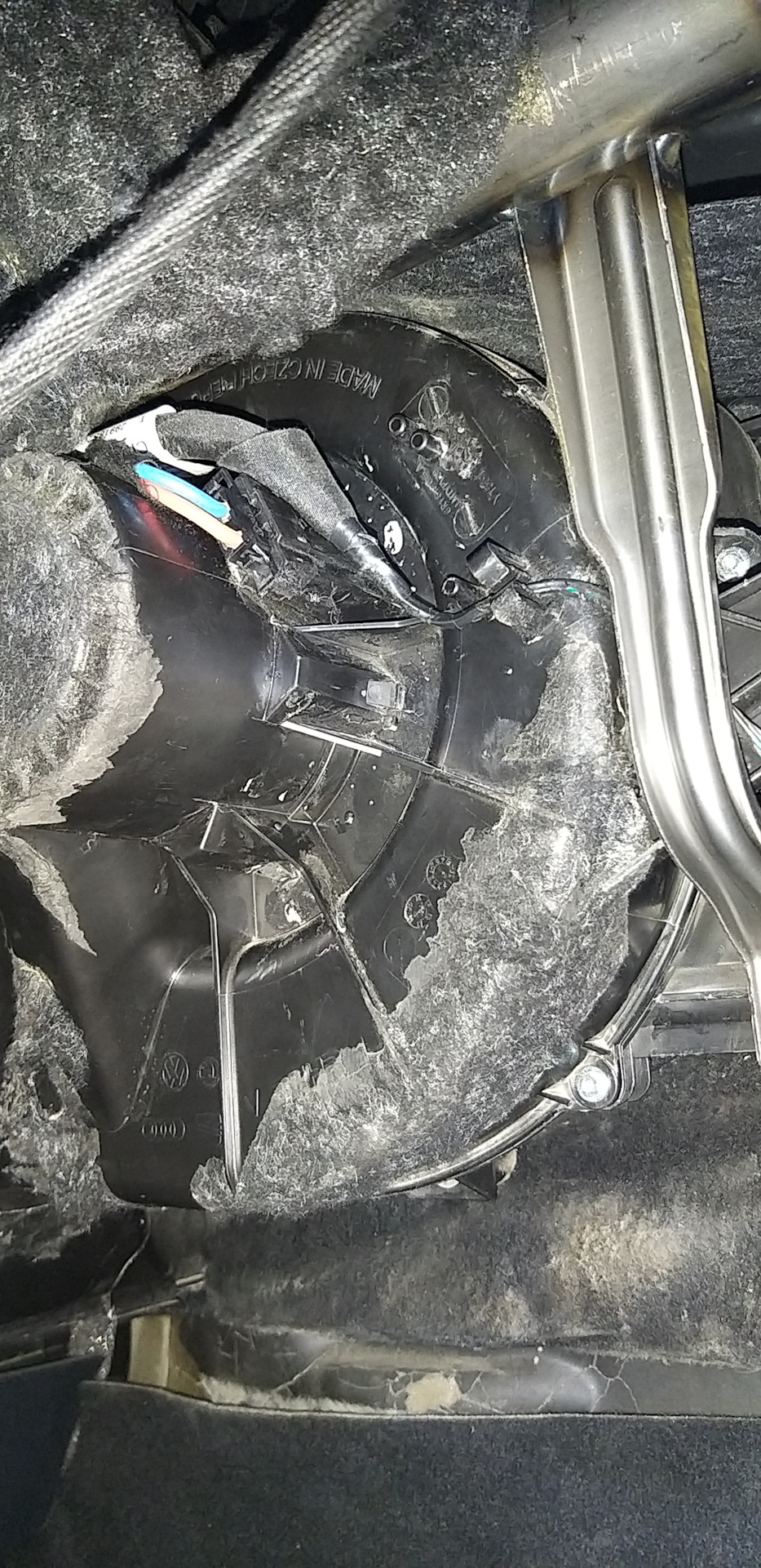 Устранения вибрации, снятие, чистка крыльчатки печки — Skoda Rapid (1G ...