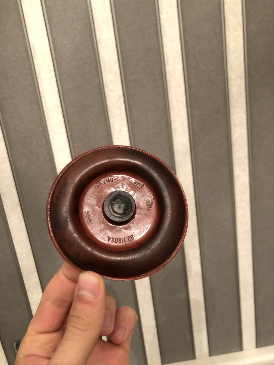 Старый маслоотделитель был полностью цел и исправен при осмотре, мембрана в отличном состоянии. Опять таки замена была профилактическая. — Skoda Octavia RS A7 Mk3