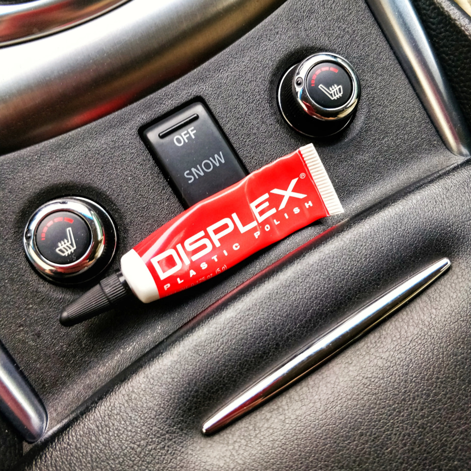 Полировка стекла щитка приборов — Infiniti G25, 2,5 л., 2012 года ...