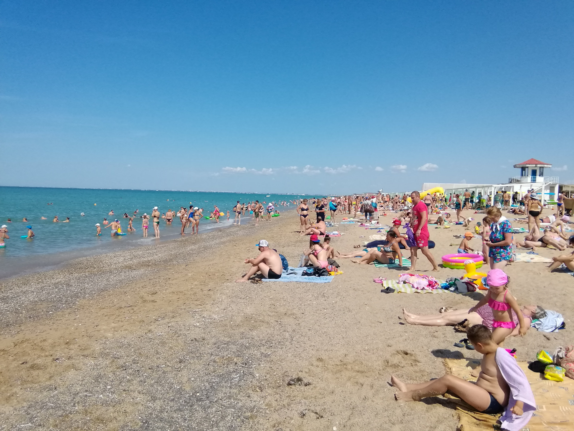 Погода в саки дней. Море Саки Прибой. Пляж бо Прибой Саки. Город Саки в Крыму санаторий Прибой. Лучшие пляжи в Саки Крым.