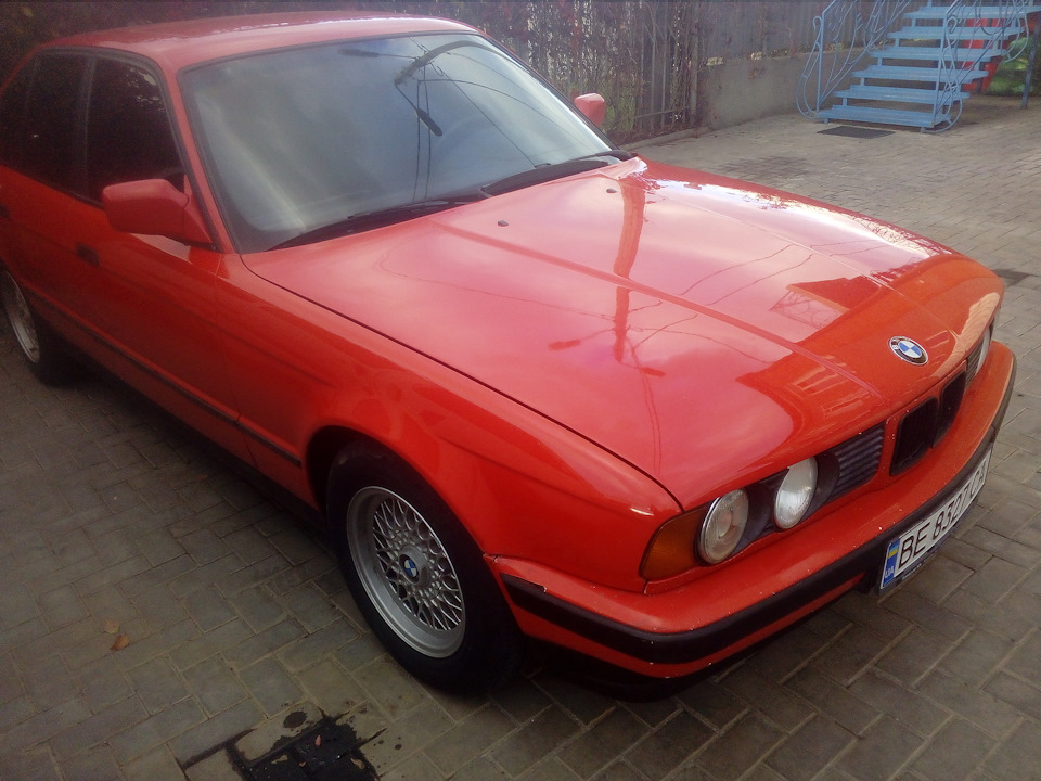 Е34 красная. BMW e34 Brilliant Red. BMW 520 e34 Red Brilliant.