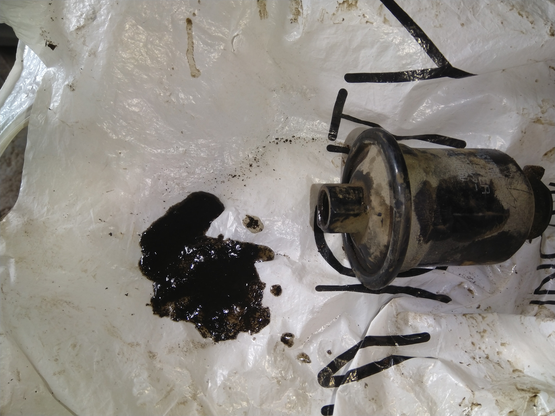 Замена бензинового фильтра — Toyota Town Ace Noah, 2 л, 1999 года ...