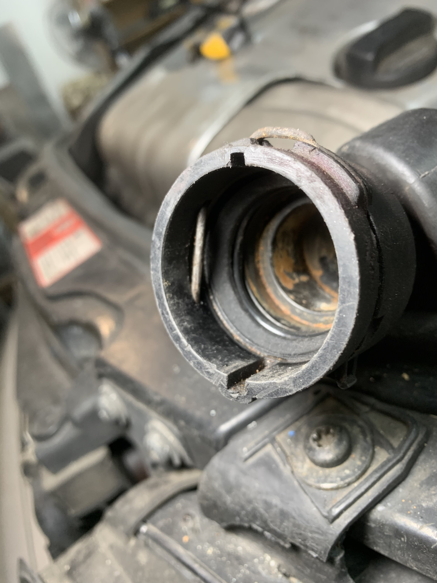 Течь патрубка радиатора. — Audi A4 (B6), 2,5 л, 2002 года | поломка ...