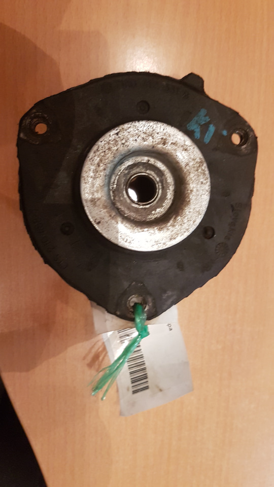 Опора c опорным подшипником передней стойки VAG 1K0412331B на Skoda ...