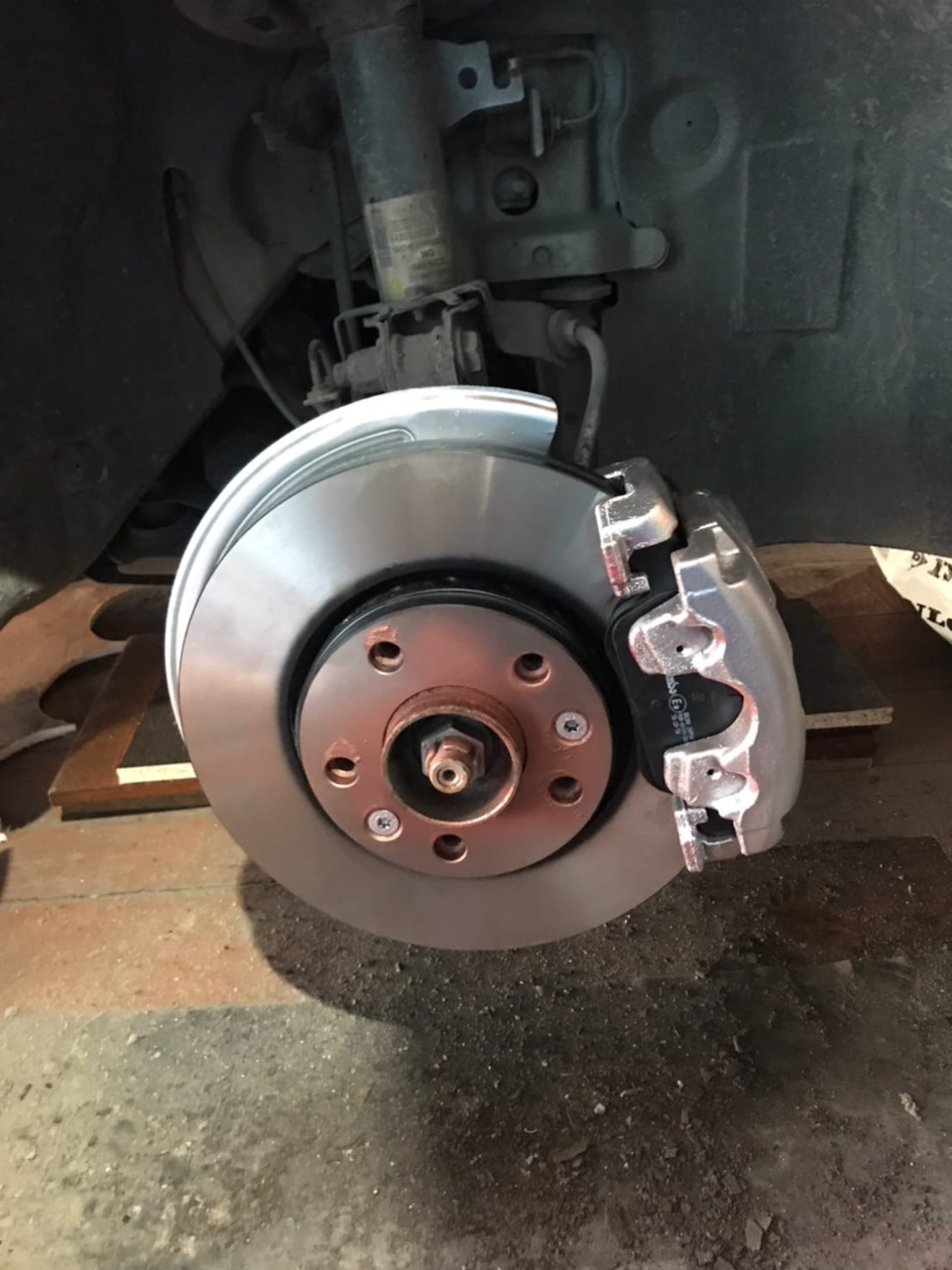 Тормозные диски TRW и колодки BREMBO — Renault Megane III, 1,6 л, 2011 года  | плановое ТО | DRIVE2