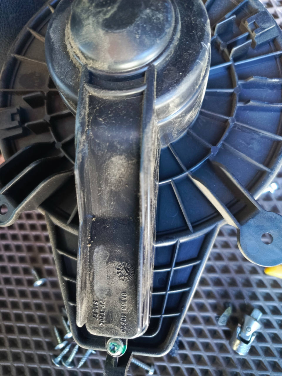 Замена моторчика печки — УАЗ Patriot, 2,7 л, 2014 года | запчасти | DRIVE2