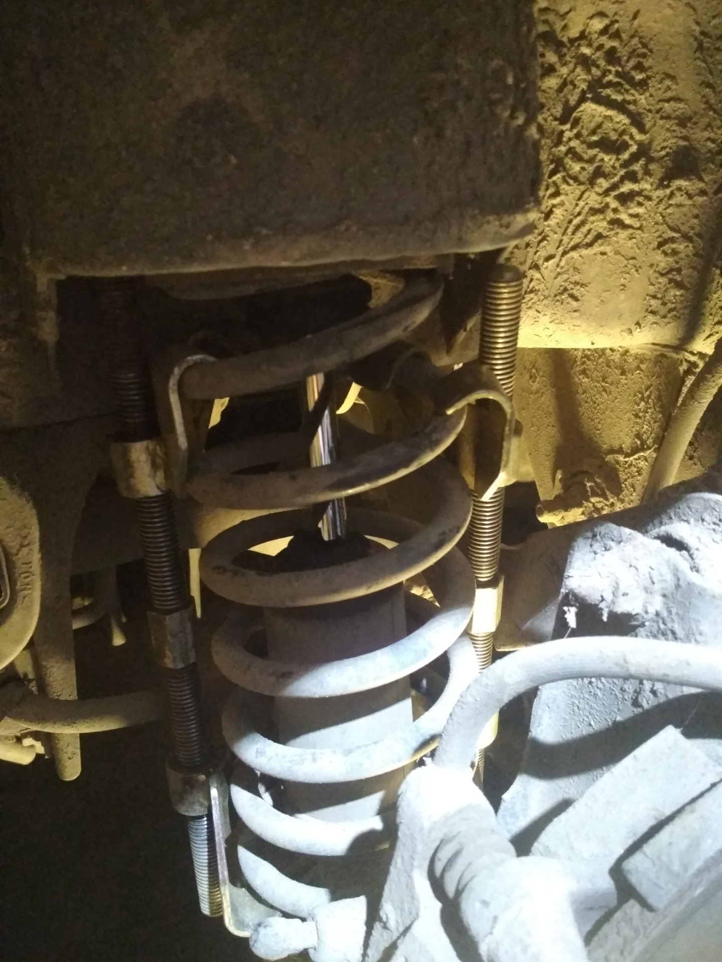 Пыльник заднего амортизатора — Mitsubishi Lancer IX, 1,6 л, 2006 года ...