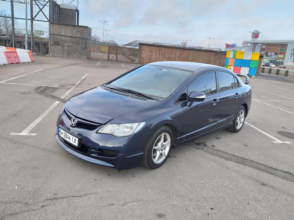 Накладка на бампер, скамейка мухен, мухобойка, + новый порог и ...