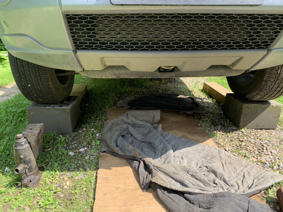Рабочее место))) Снял защиту картера. — Land Rover Freelander 2 (L359)