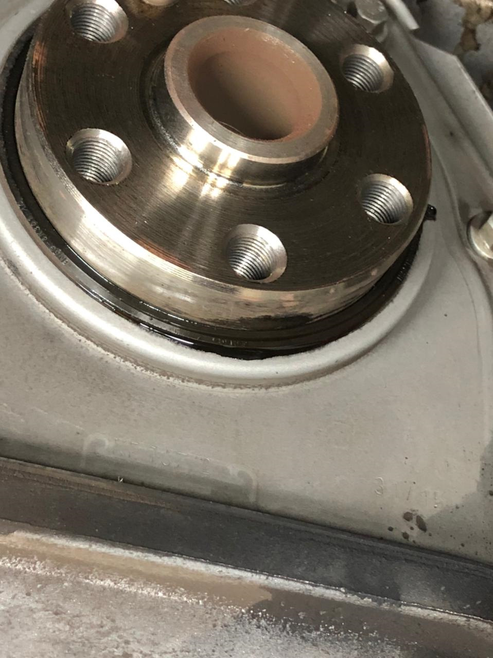 Замена сальника первичного вала, и заднего сальника коленвала — Ford ...