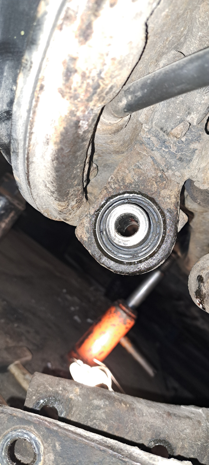 Плавающие и продольные сайлентблоки задней подвески. — Peugeot 406, 1,8 ...