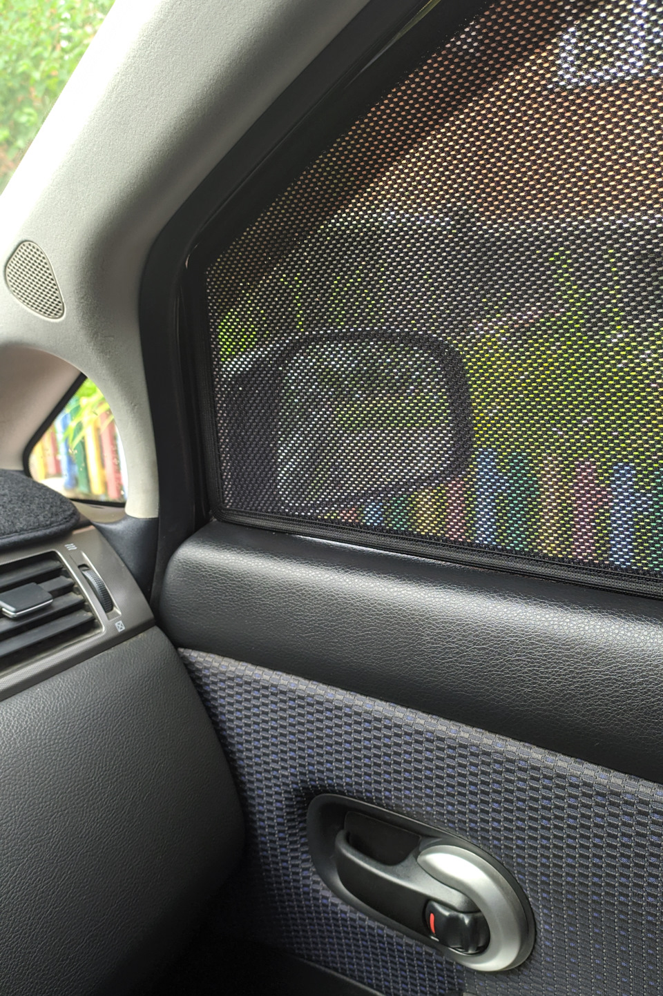 Вид в правое зеркало. — Nissan Tiida (1G)