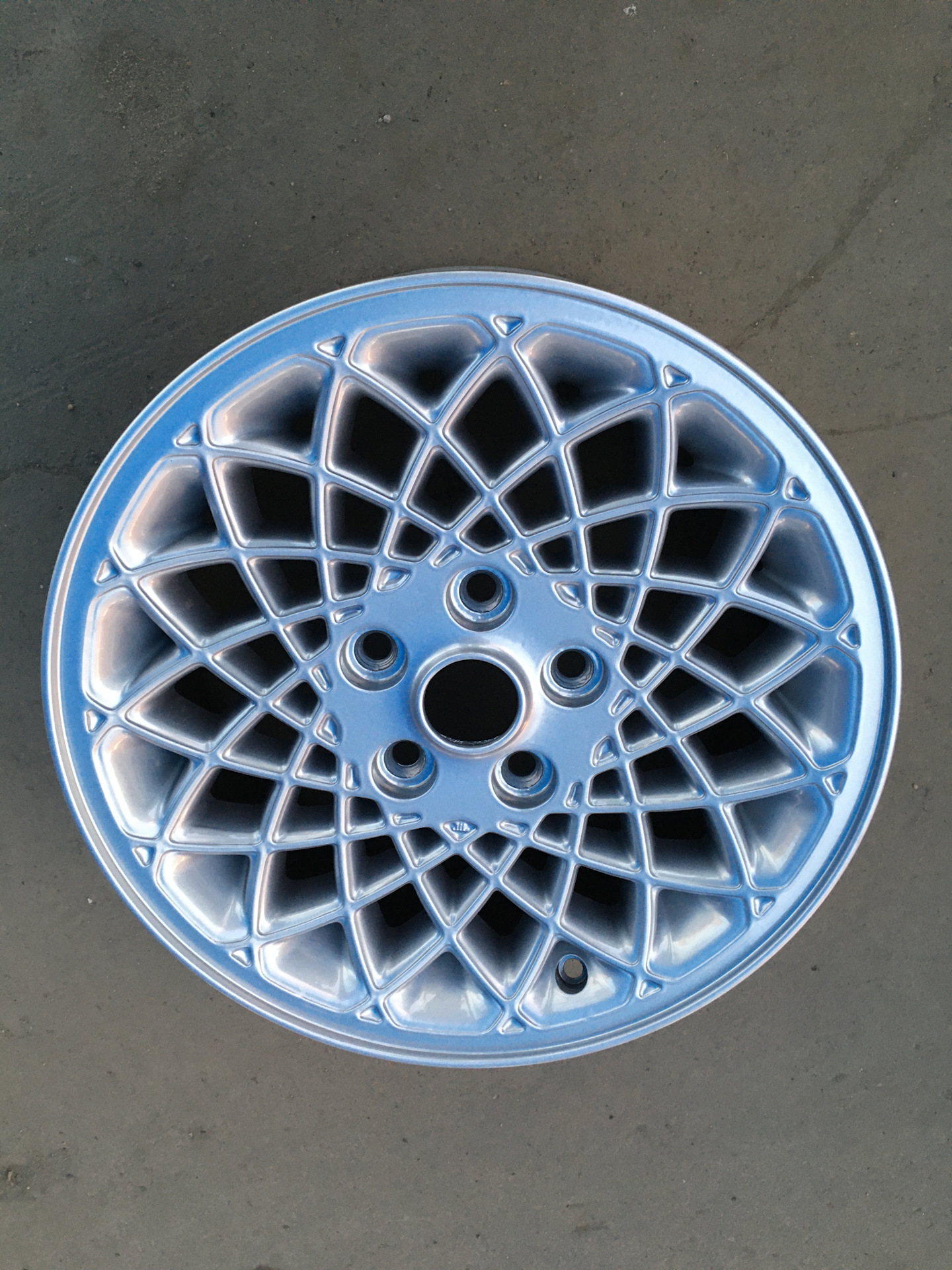 Оригинальные диски крайслер вояджер. Параметры дисков крайслер. Крайслер разболтовка колес. 300m chrysler r18. Диск литой r16 chrysler voyager.