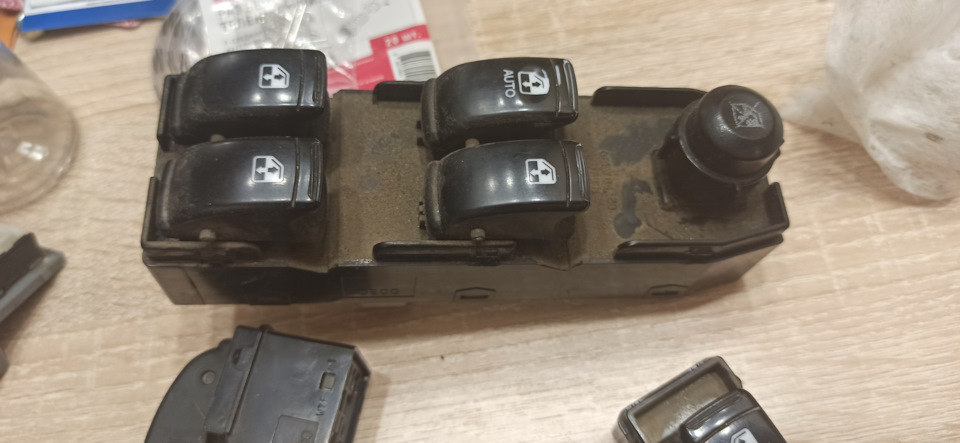 Пересвет салона (Кнопки стеклоподъемника) — Chevrolet Lacetti Sedan, 1 ...