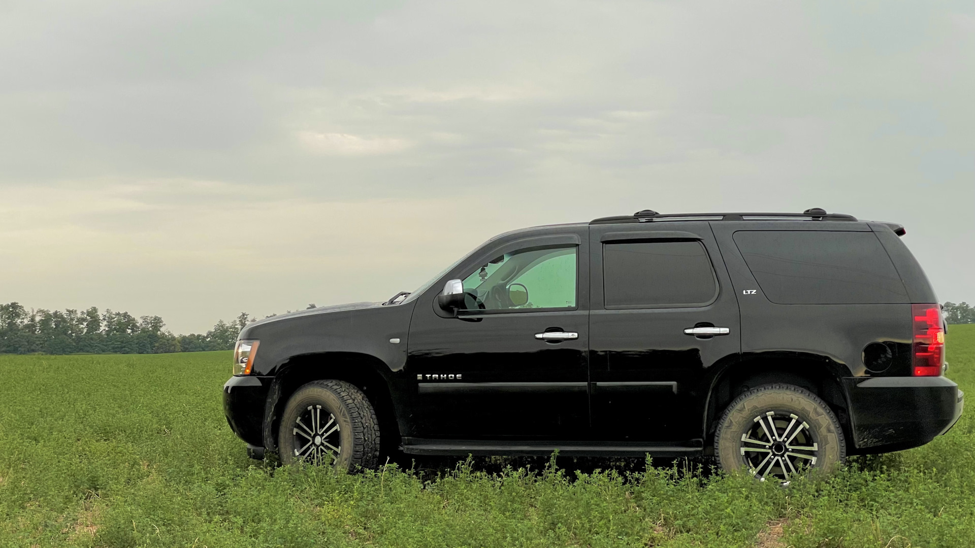 Chevrolet Tahoe (GMT900) 5.3 бензиновый 2008 | BIG BLACK JEEP на DRIVE2