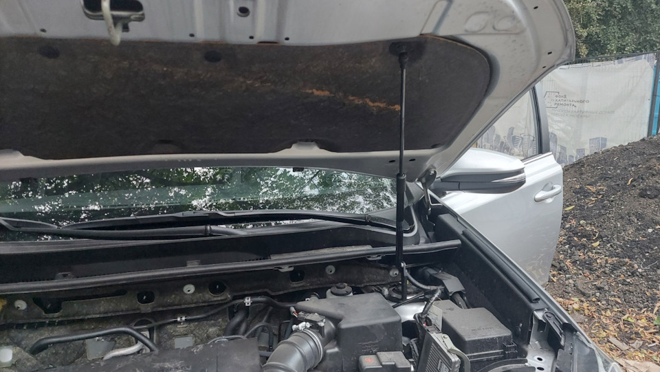 Установил газовые упоры. — Toyota RAV4 (IV), 2 л, 2015 года ...