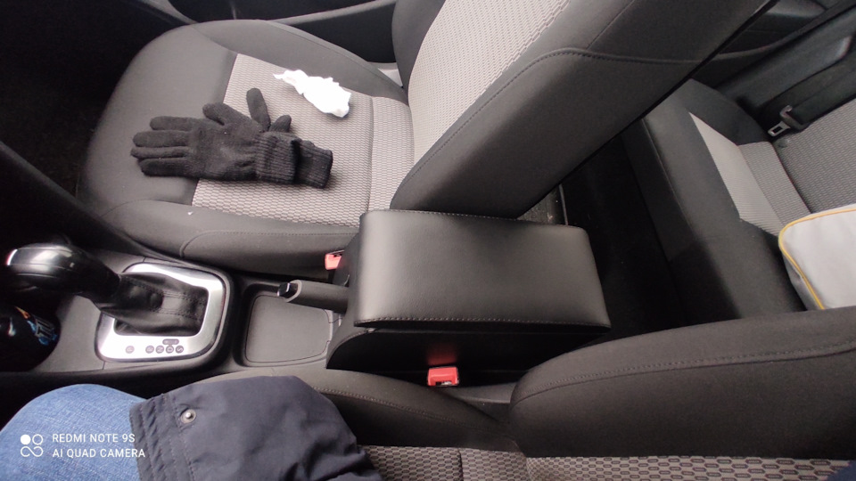 Салон ч.1. Подлокотник — Volkswagen Polo Sedan, 1,6 л, 2011 года ...