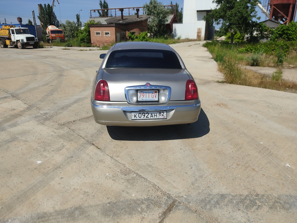 Фото в бортжурнале Lincoln Town Car III