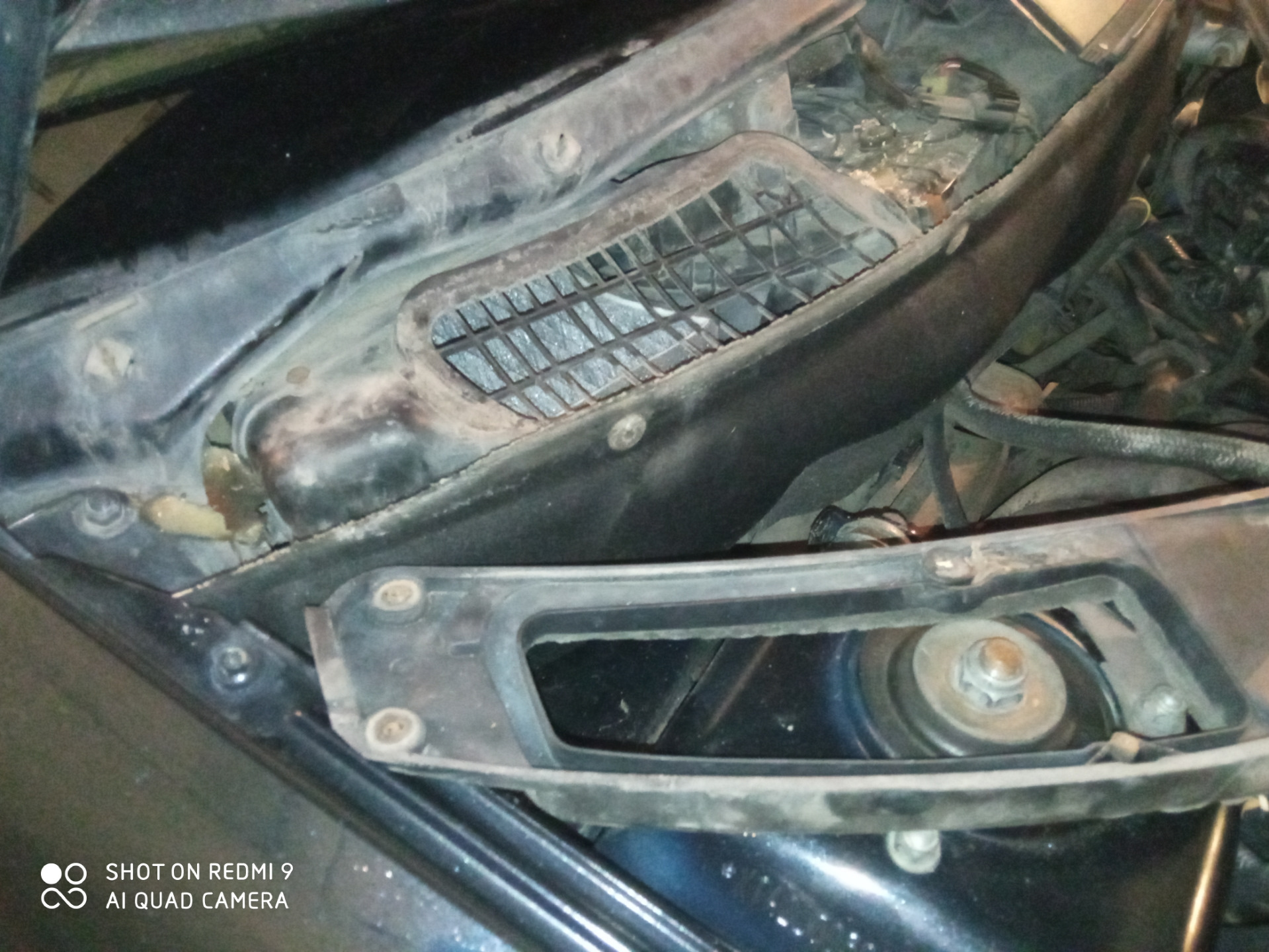 Где находится фильтр салона лада приора Замена фильтра салона - Lada Приора седан, 1,6 л, 2008 года расходники DRIVE2