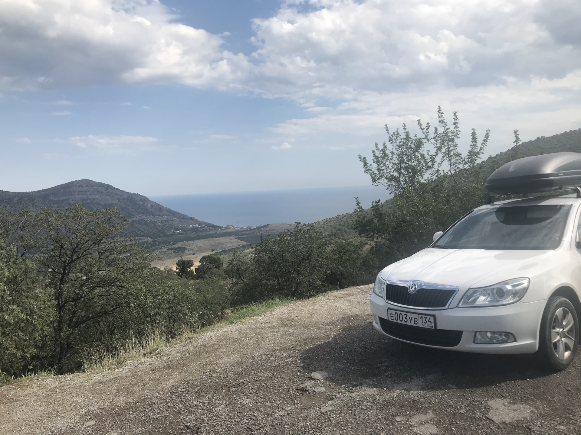 Шкода крым. Октавия Крым. Трансфер Крым Skoda. Крым на машине картинки. Поездка на Skoda в Крым фото.