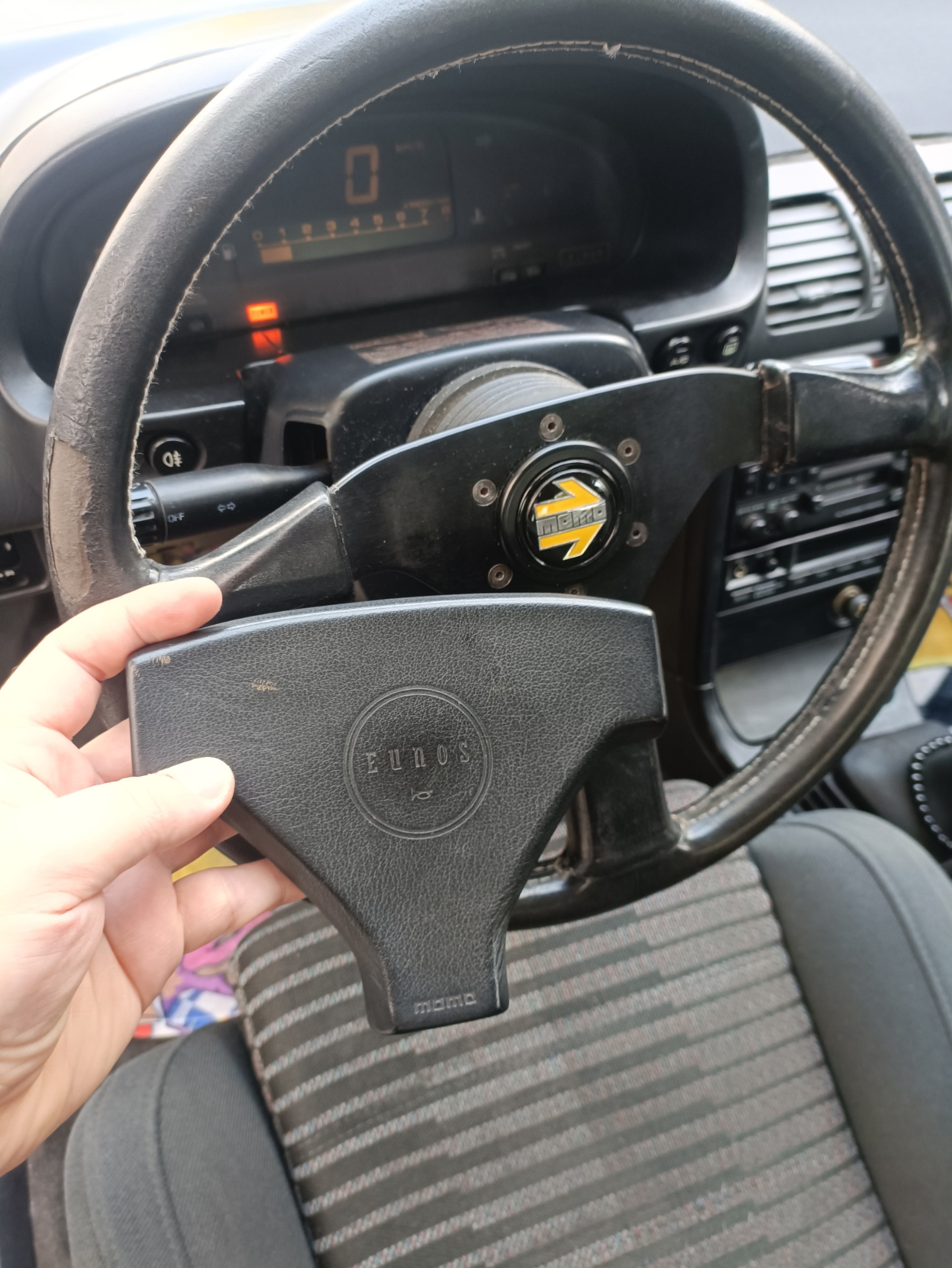 Оригинальный руль momo OEM NA08-32-982 — Mazda 323 IV, 1,6 л, 1992 года |  аксессуары | DRIVE2