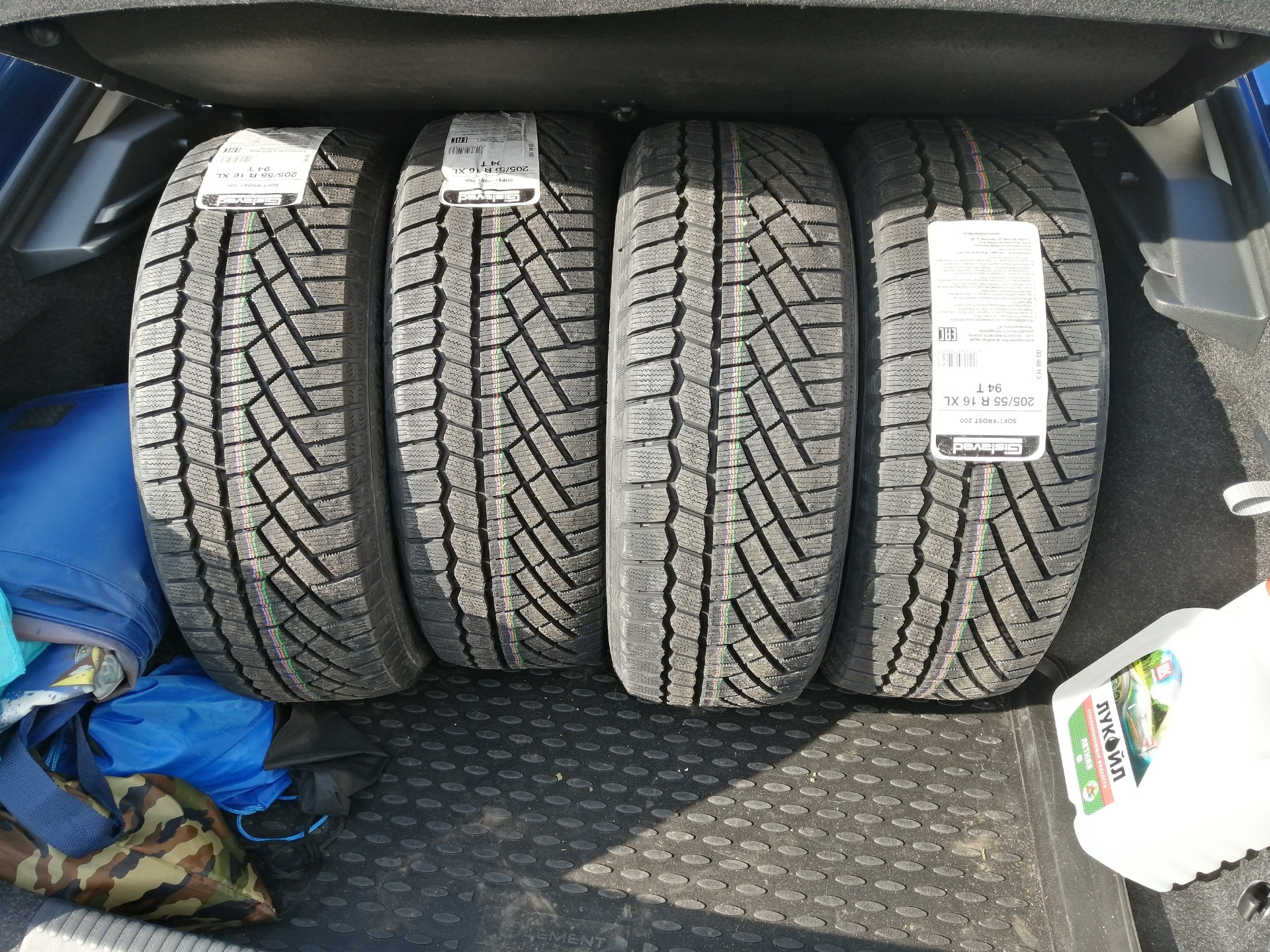 Gislaved soft frost 200 r16. Гиславед софт Фрост 200. Gislaved (Гиславед) Soft Frost 200. Soft Frost 200. Gislaved Soft Frost 200 SUV.