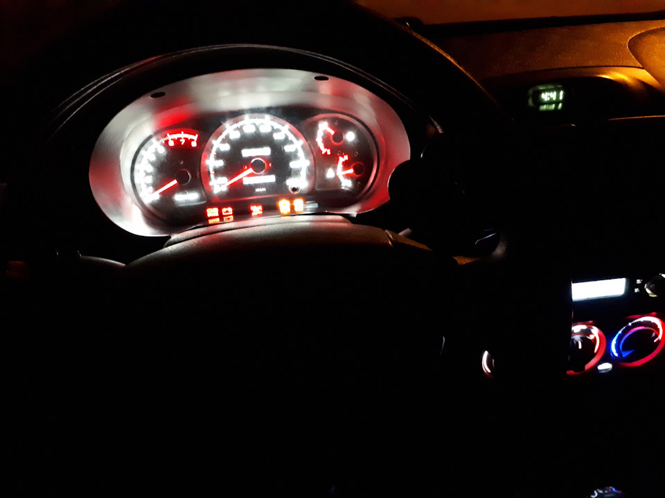 Максимум подсветки . — Hyundai Accent (2G)