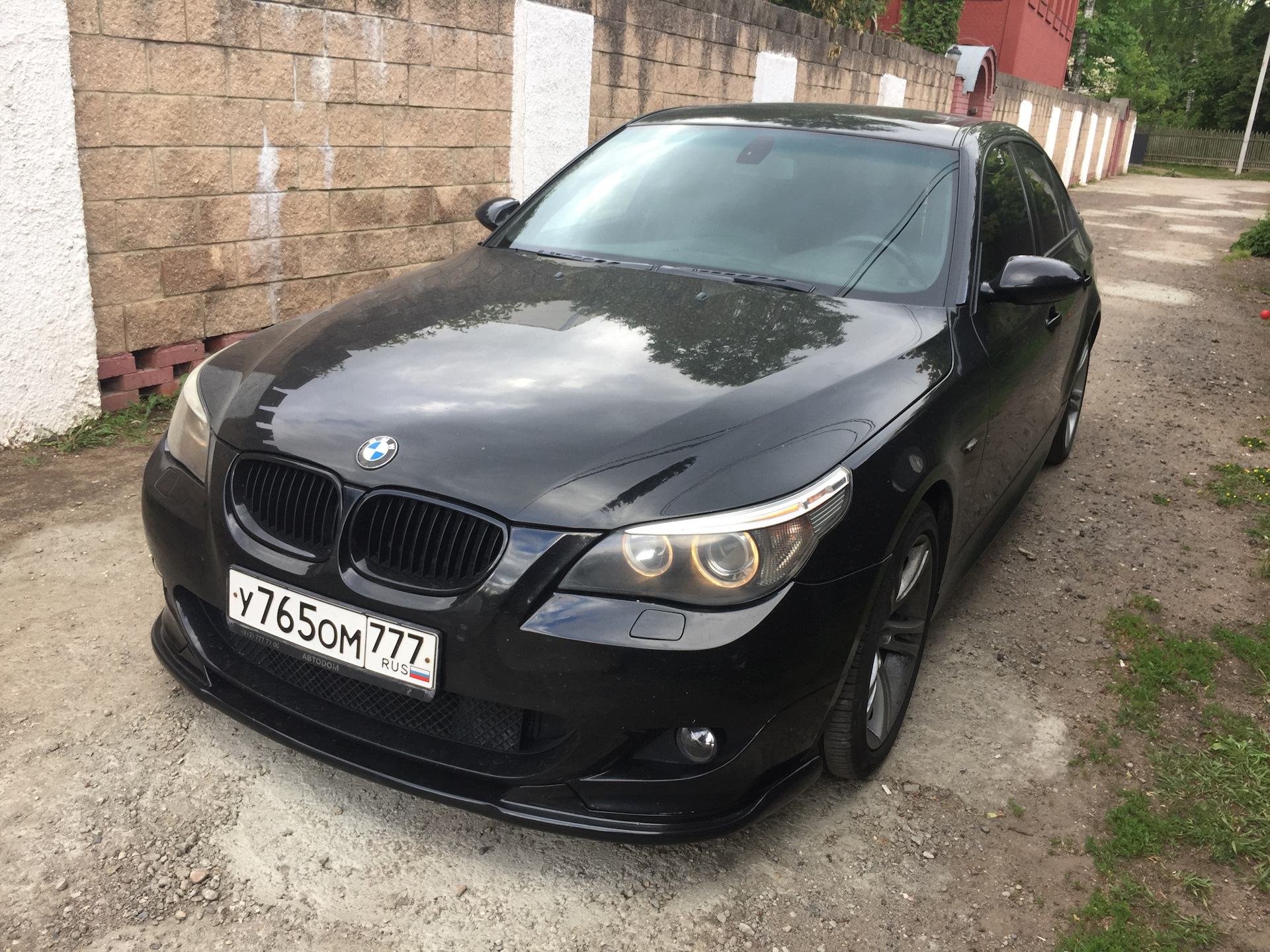 BMW 5 e60 черная