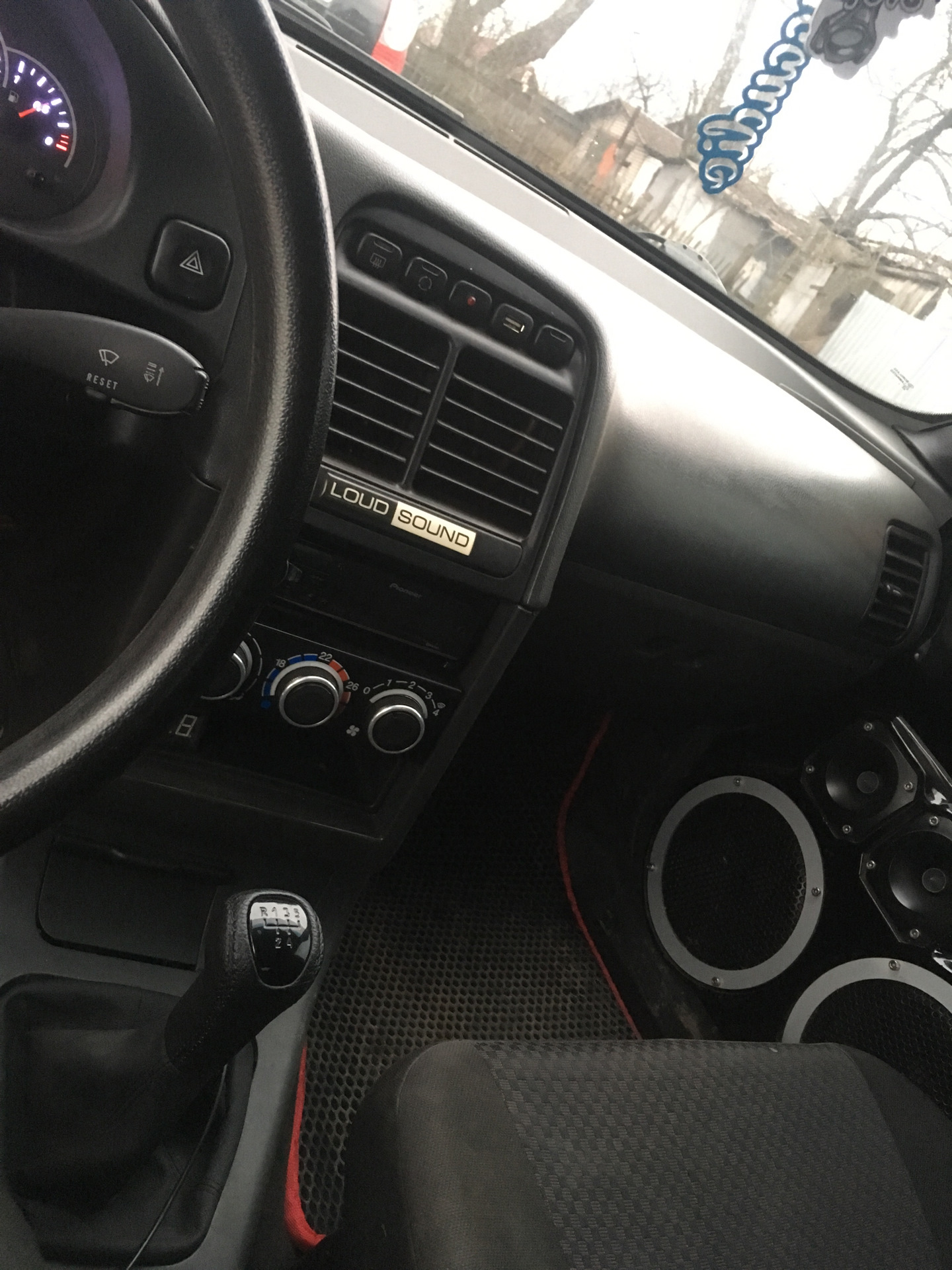Чехол кпп приора 2 глянец — Lada 21124, 1,6 л, 2008 года | тюнинг | DRIVE2