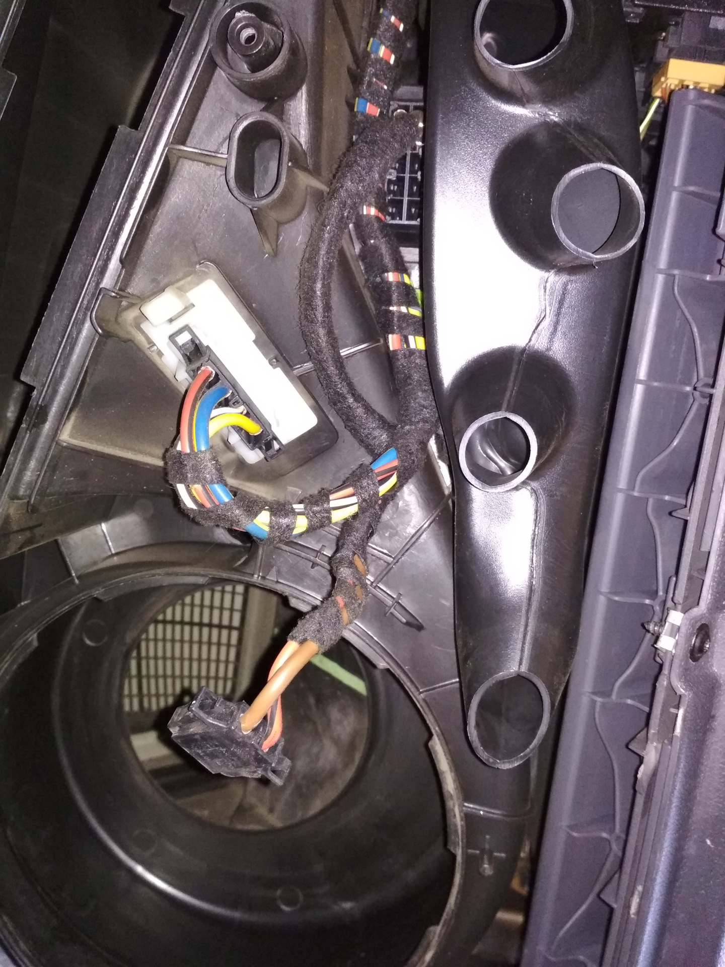 19♂ Чистка-смазка вентилятора и крыльчатки печки — Volkswagen Caddy (3G ...