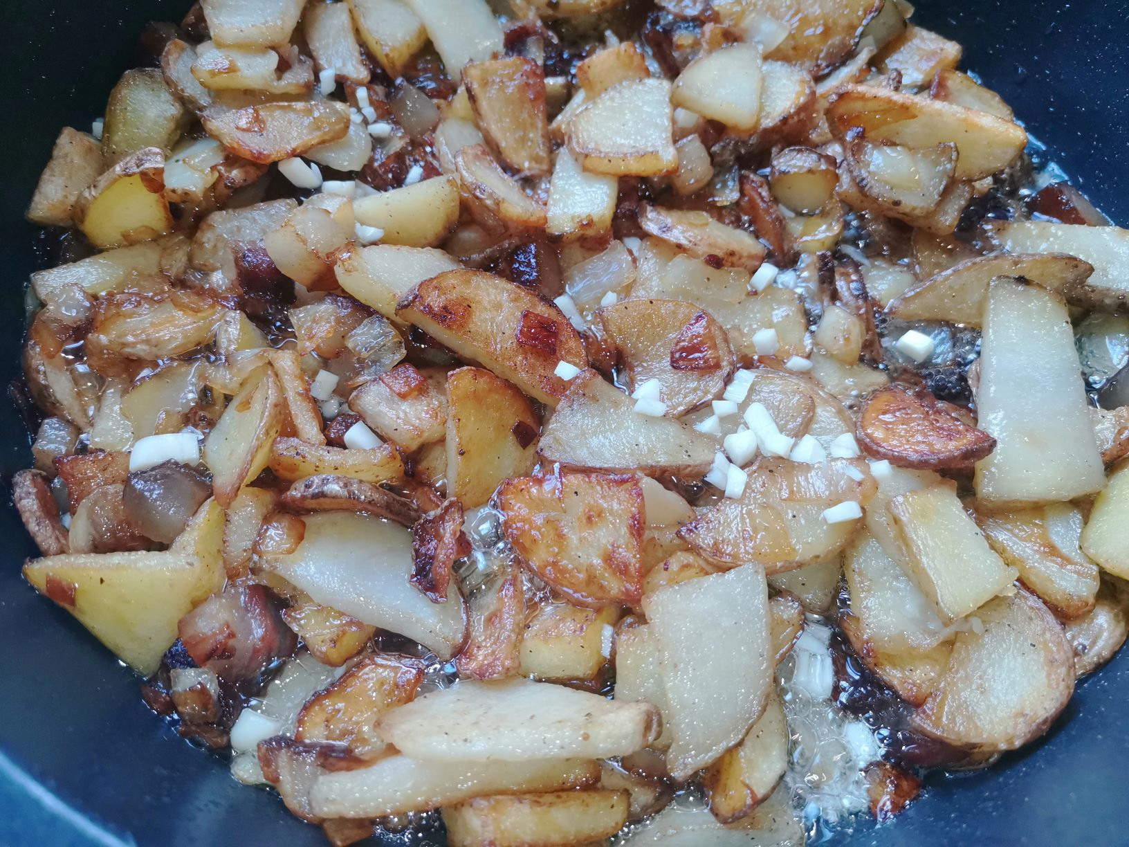 Как пожарить картошку с салом