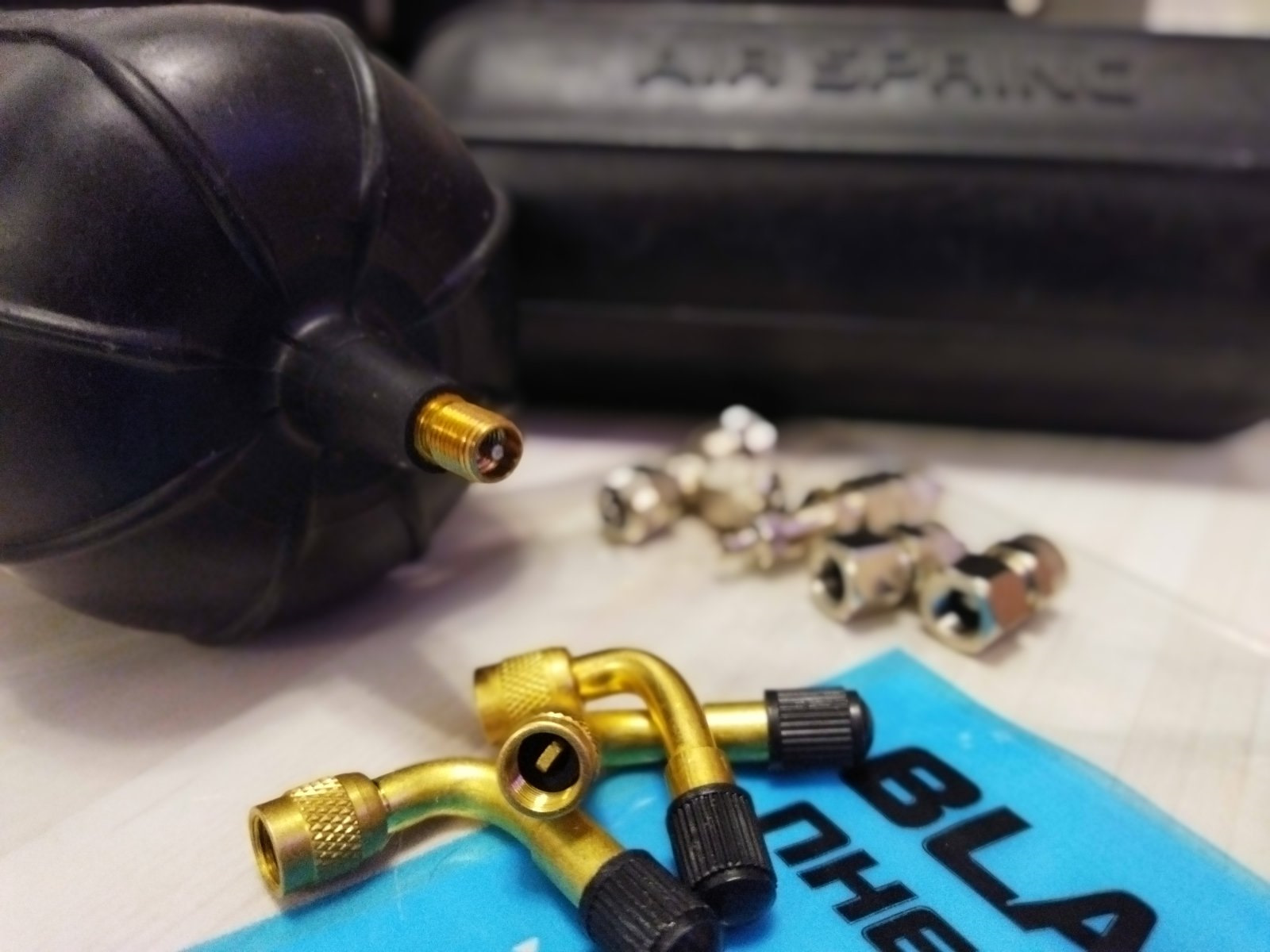 Установка пневмобаллонов в задние пружины💨👍 — KIA Rio (4G), 1,6 л, 2019 ...