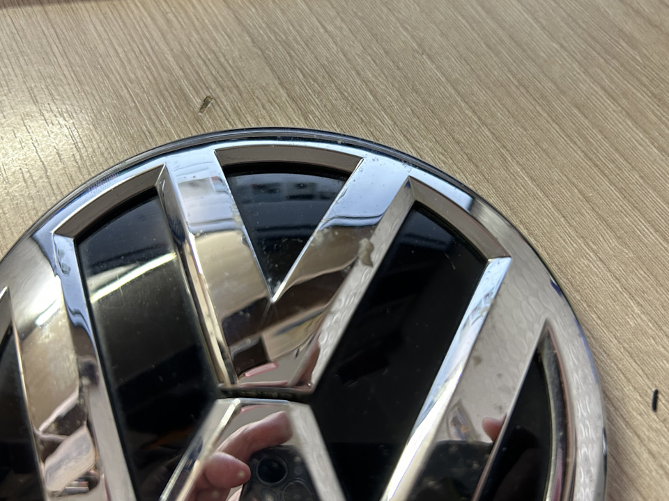 15. Эмблема крышки багажника Рестайл — Volkswagen Tiguan (2G), 2 л ...