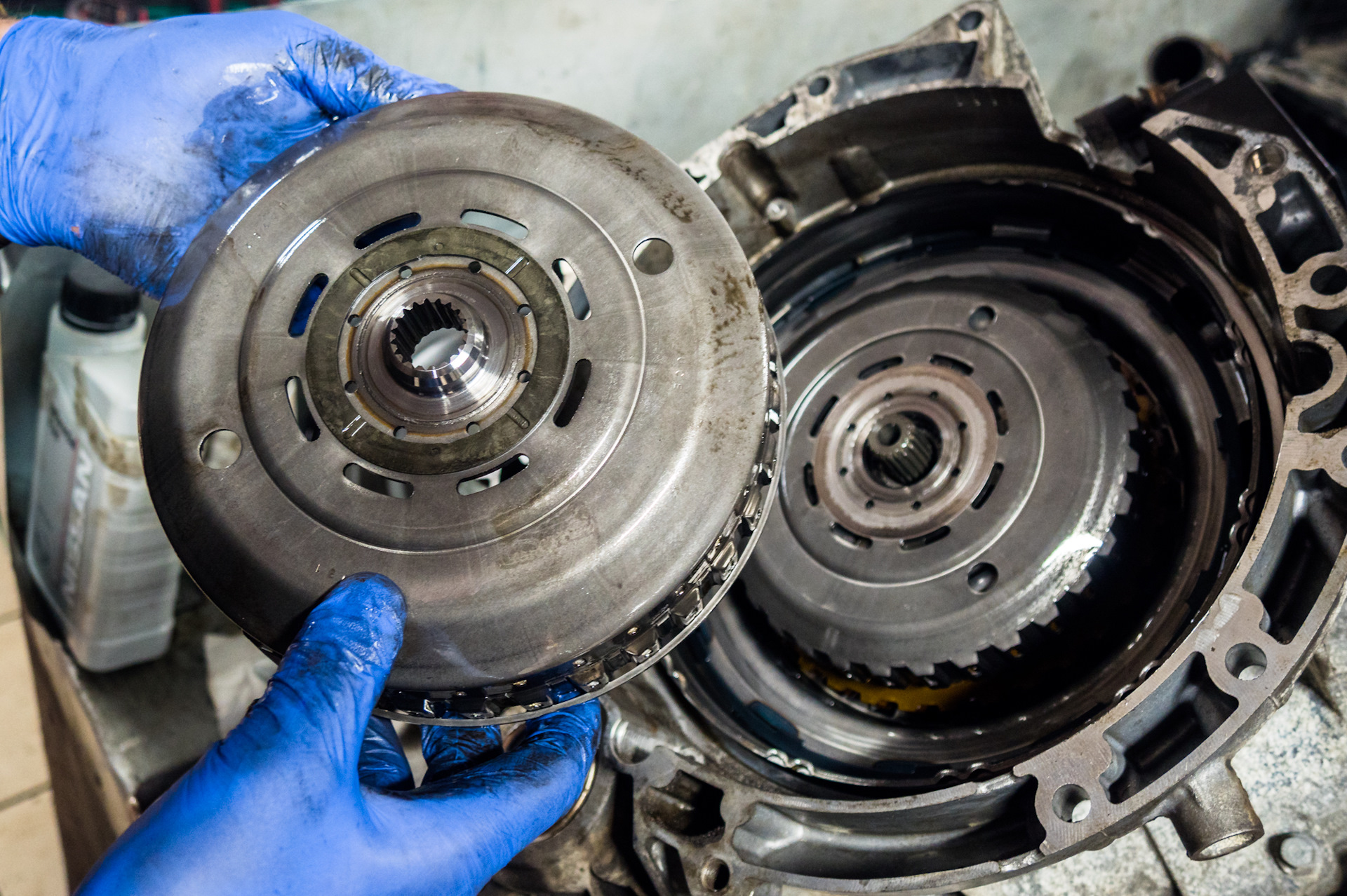 Сухое сцепление дсг. Мокрое сцепление на 6dct250 powershift. Секвентальная кпп принцип работы. Мокрое многодисковое сцепление. Кпп дсг с мокрым сцеплением.