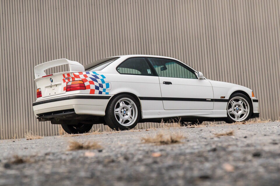 BMW M3 Lightweight E36 является специальной гоночной облегченной американск...