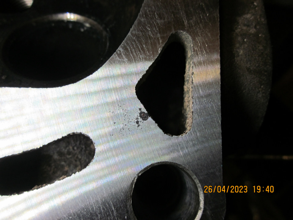 Небольшой дефект возле канала ОЖ — Lada Vesta SW (1G)