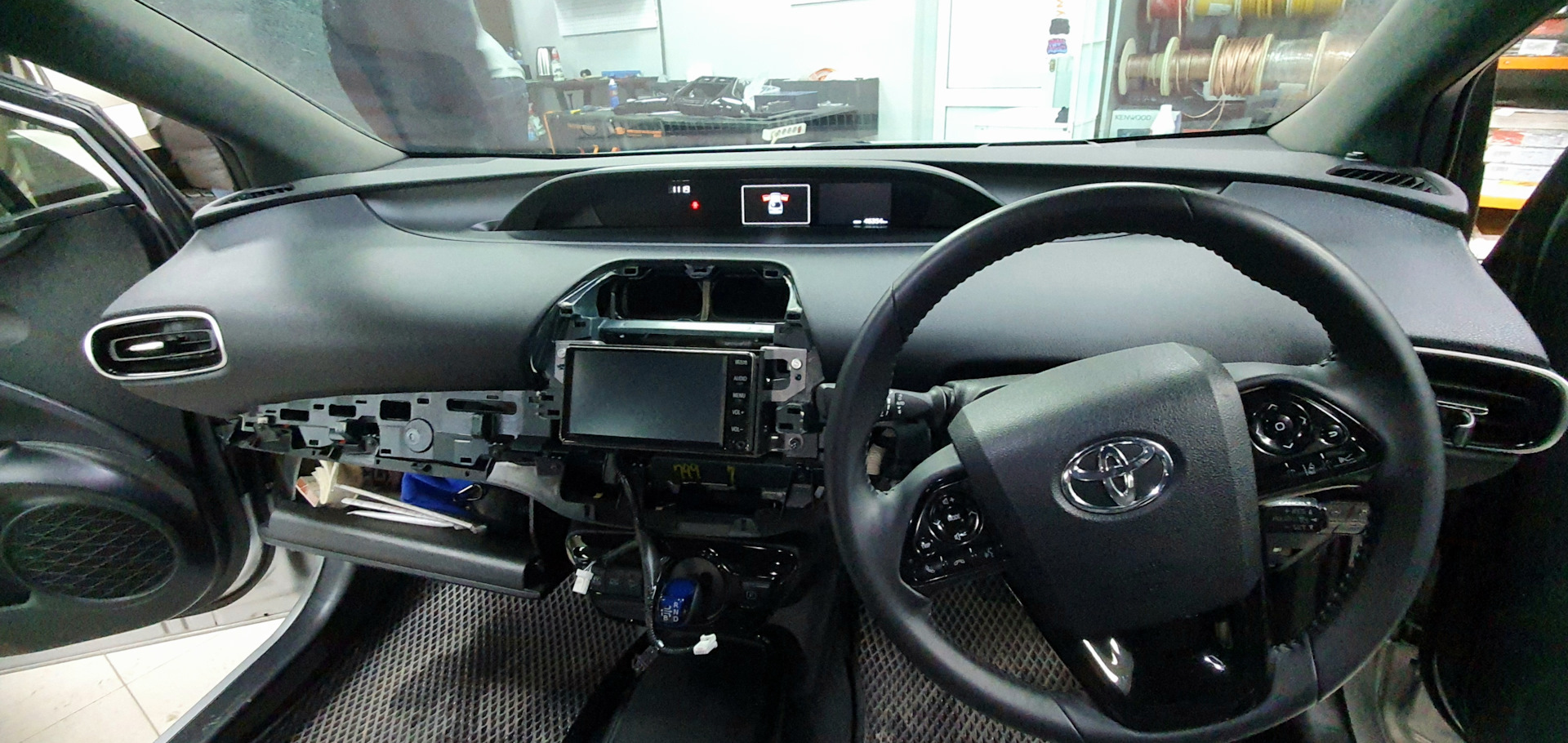 Замена штатной магнитолы на Teyes СС3 2К — Toyota Prius (50), 1,8 л ...