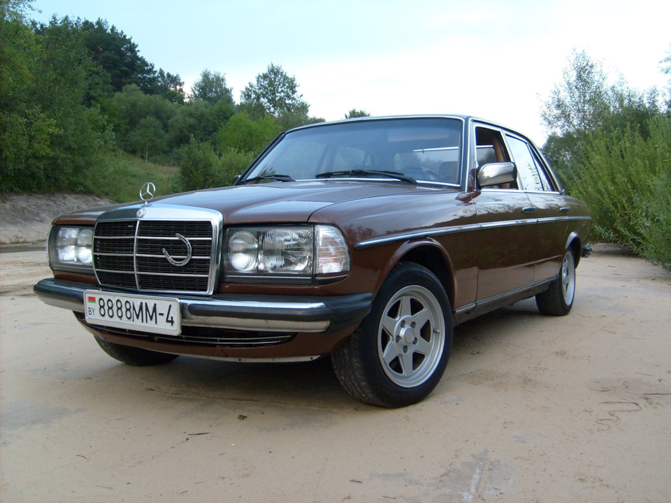 Литые диски RONDELL 7Jx15 ET23 5x112 на Mercedes-Benz W123, Mercedes ...
