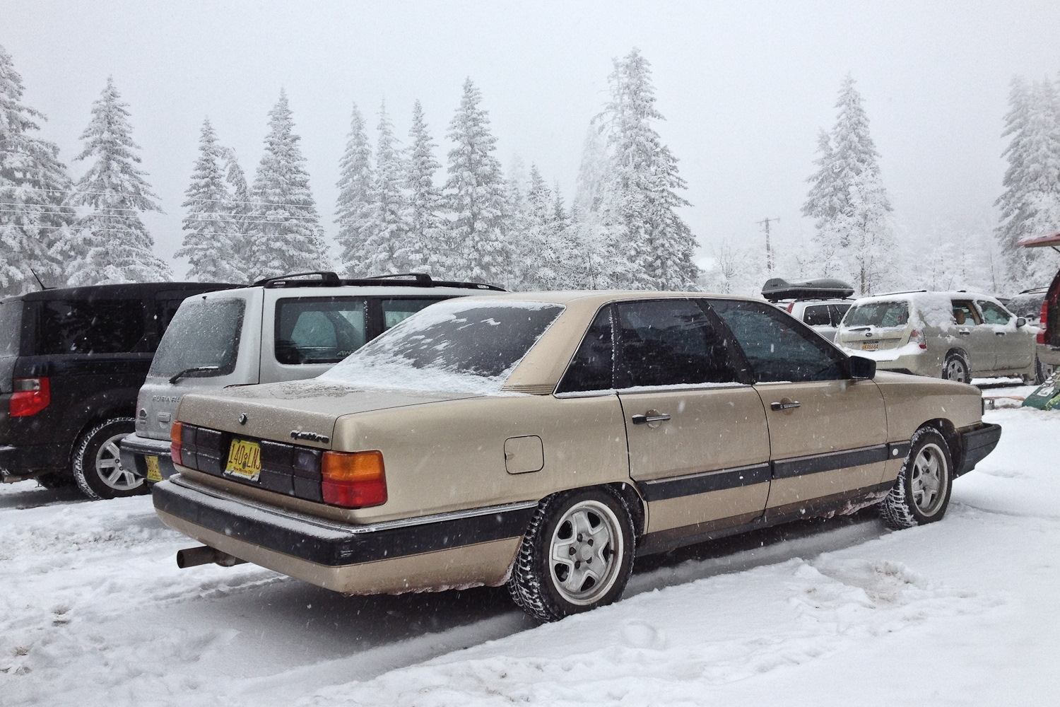 Dámská Jízda Cinestar пожалуйста, как дверь открыть то? — Audi 100 (C3), 1,8 л, 1987 года
