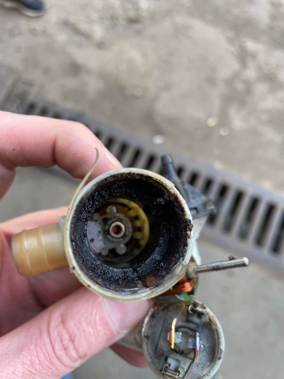 Насос омывателя лобового(заднего) стекла — Infiniti QX56 (2G), 5,6 л ...