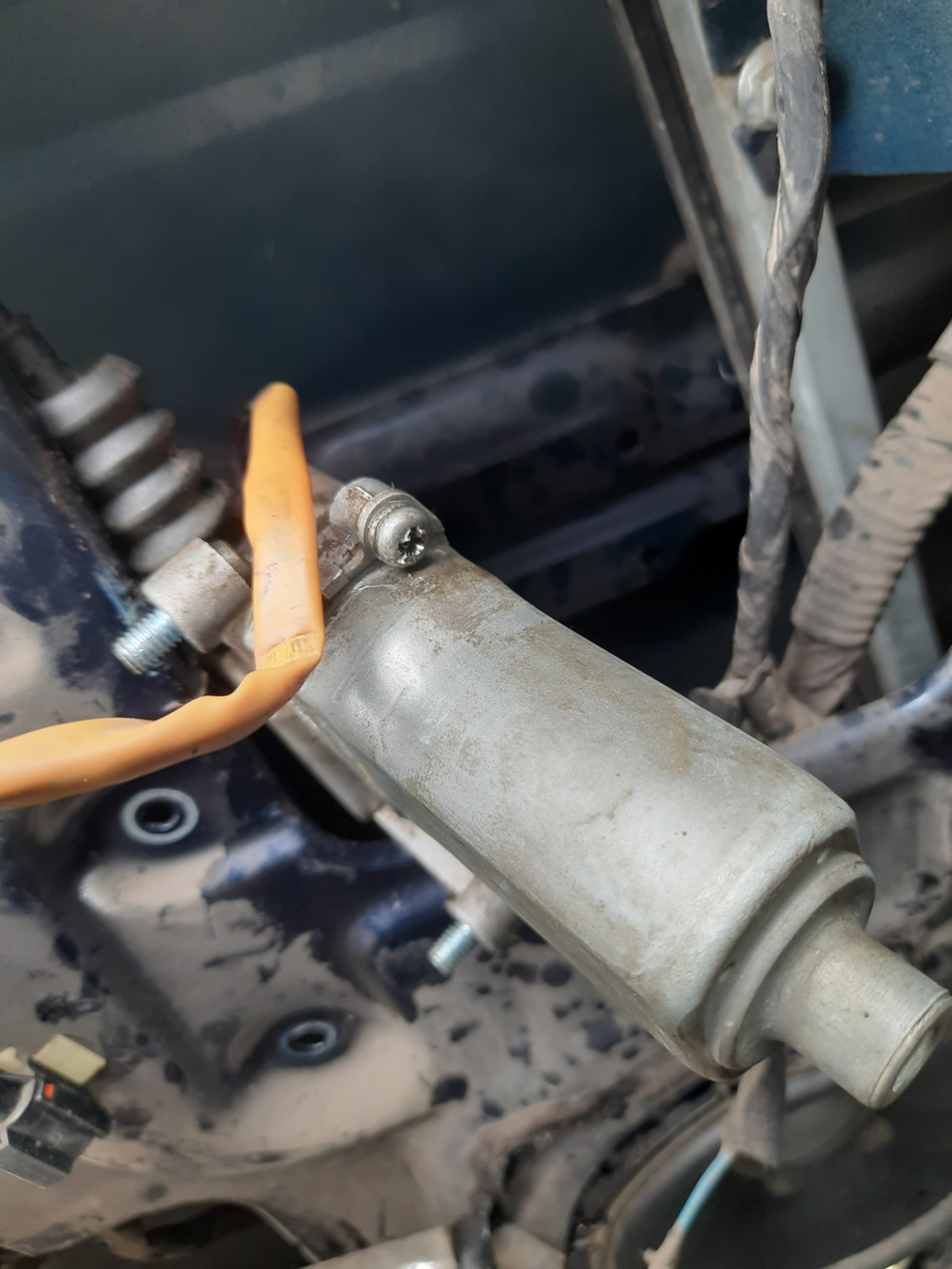 Не откручиваются винты на моторчике стеклоподьемника — KIA Spectra, 1,6 ...