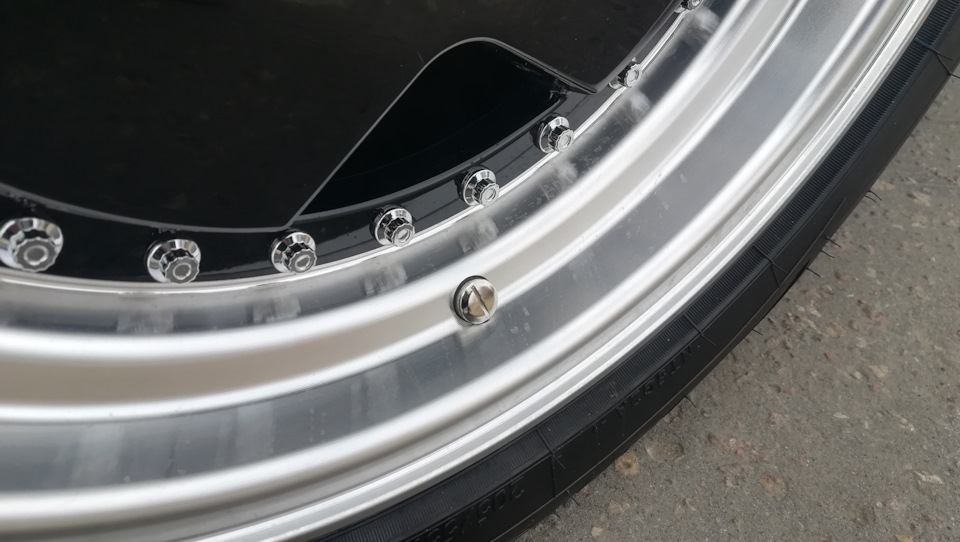 Как выглядит скрытый ниппель на диске — Nissan Almera II (N16)