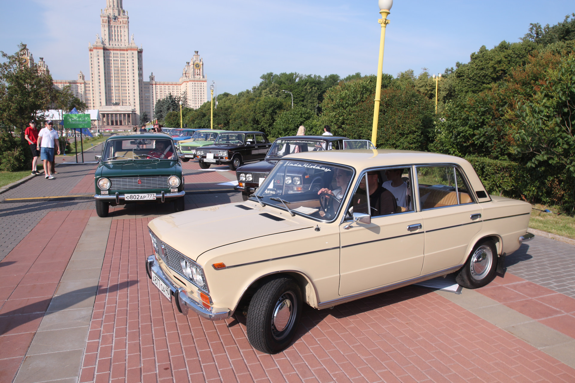 РетроРейс на Воробьевых горах. — Lada 21033, 1,3 л, 1981 года | встреча |  DRIVE2