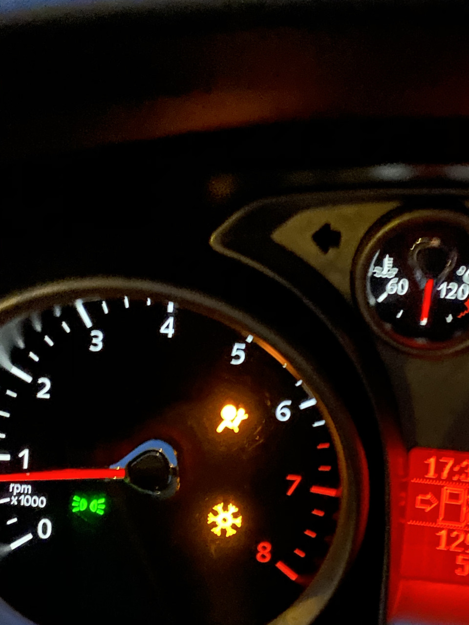Загорелась лампочка на приборке 🤨 — Ford Focus II Hatchback, 1,6 л ...