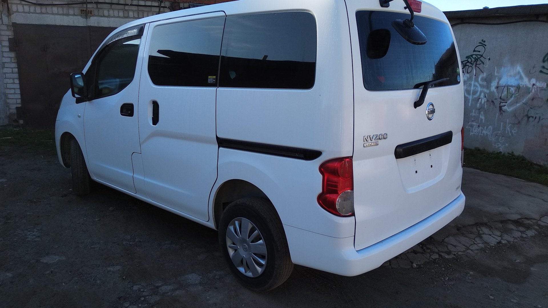 Продажа Nissan NV200 2018 (бензин, АКПП) — с историей обслуживания —  DRIVE2.RU