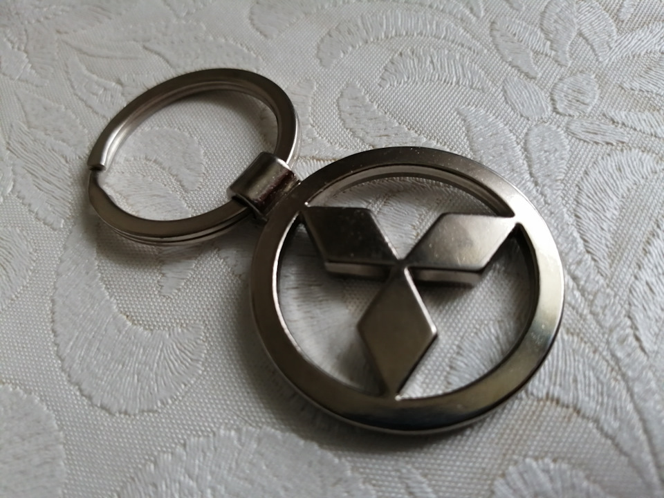 Брелок и колпачки на колеса — Mitsubishi Lancer X, 2 л, 2007 года ...