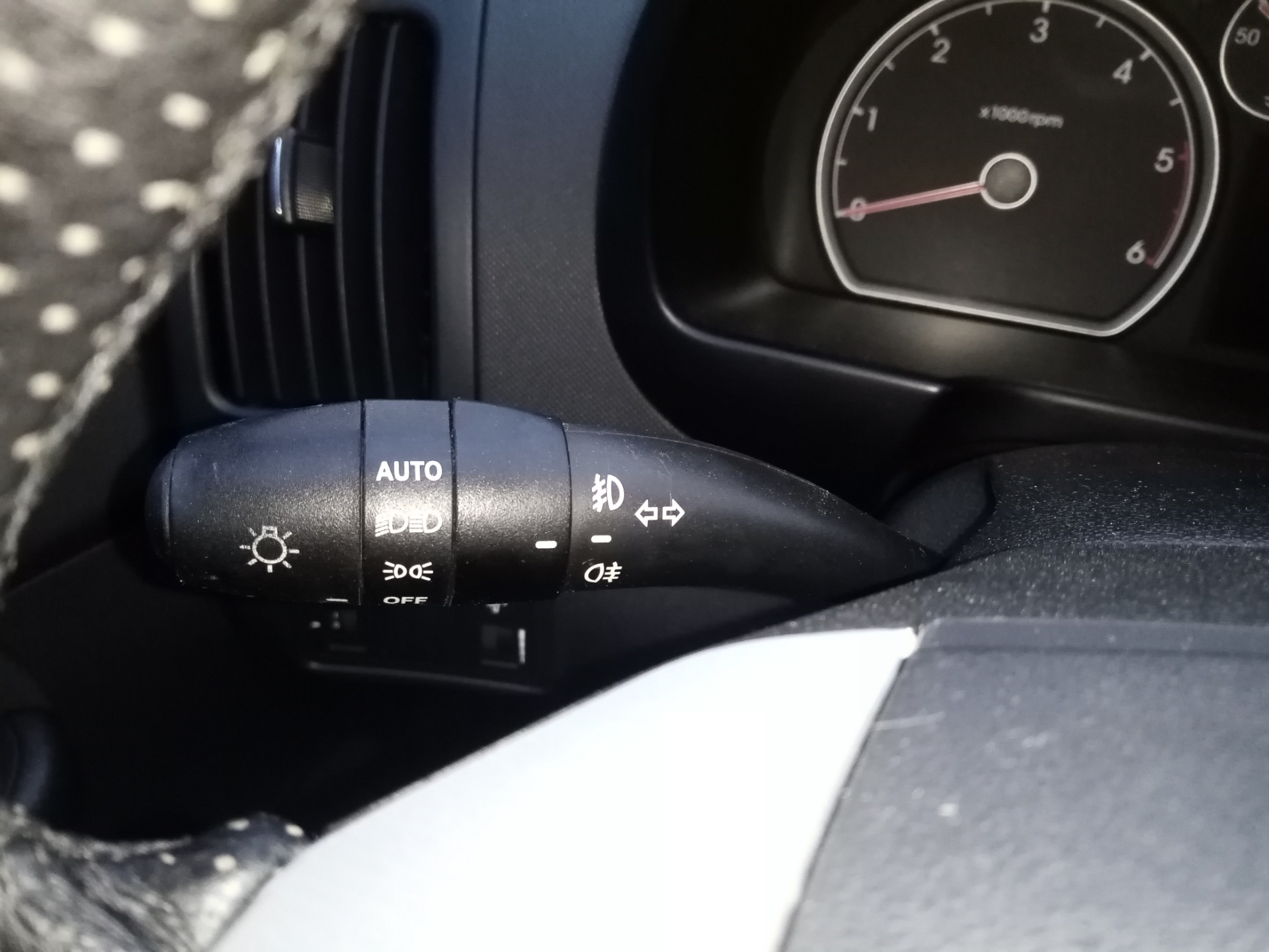 47. Переключатель поворотов. — Hyundai i30 CW I, 1,6 л, 2008 года ...