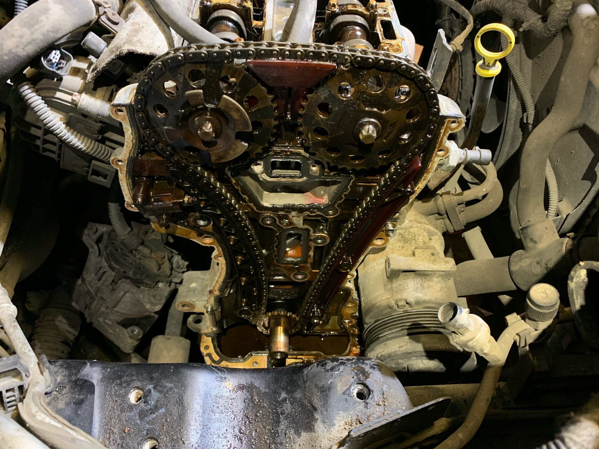 Эмульсия под клапанной крышкой. — Opel Corsa D, 1,2 л, 2007 года ...