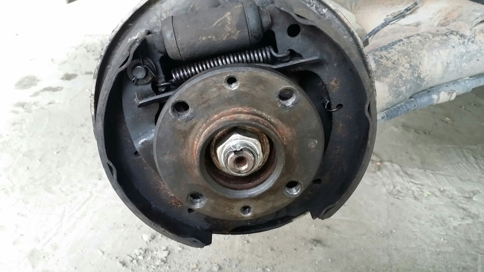 Замена "губы". Замена подшипника в ступице. Замена масла (внеплановая ...