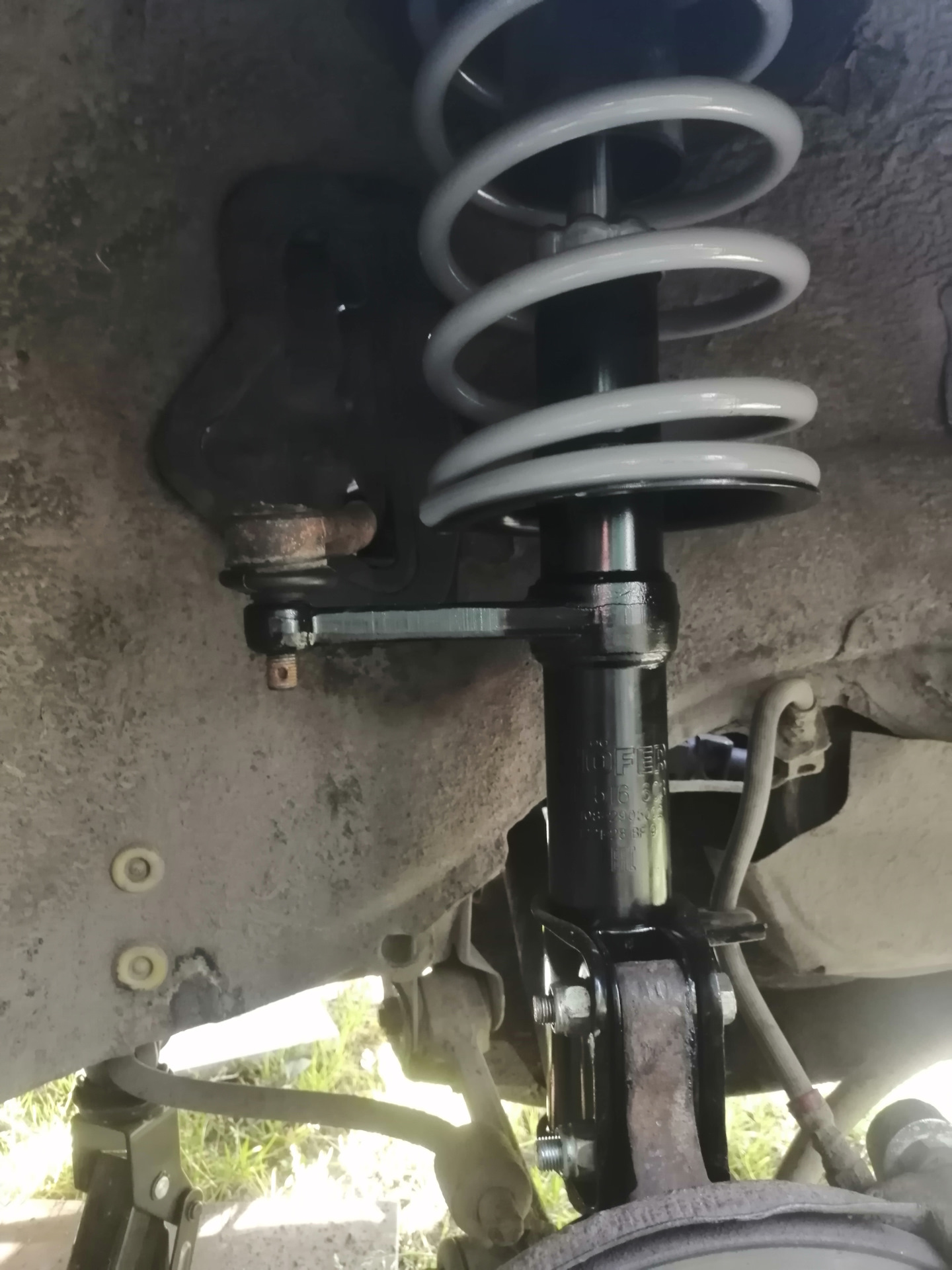 35.Новые амортизаторы, опорники, рулевые наконечники. — Lada 2115, 1,6 ...